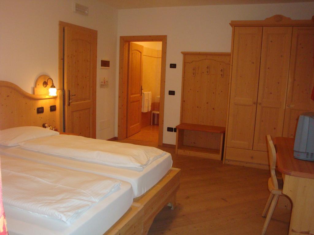 Bed and Breakfast Agritur Cornasest Breguzzo Zimmer foto